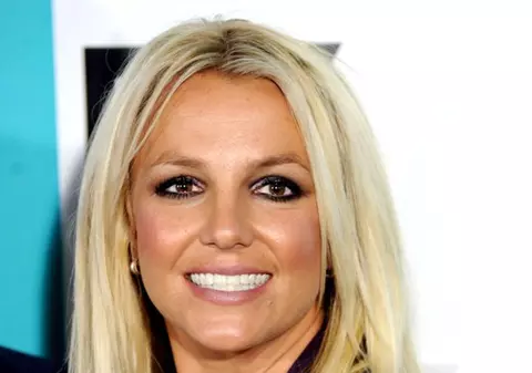 Britney Spears i-a luat cadou de nuntă fostului ei iubit, Justin Timberlake! Vezi pe cea a dat 10.000 de lire sterline!