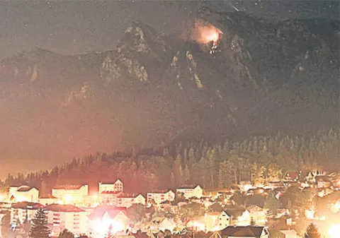 Ne ard pădurile! În trei luni, pompierii s-au luptat cu aproape 3500 de incendii de vegetaţie