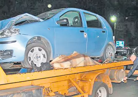 Pentru că şoferul de la IML ar fi plecat în concediu cu maşina de serviciu, poliţţiştii au cărat cadavrul pe platformă!