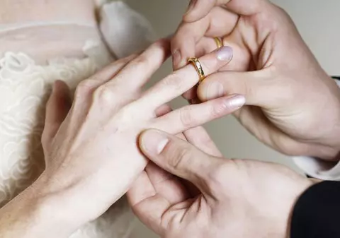 Viața ca o telenovelă! S-a măritat cu tatăl ei fără să știe și au făcut și trei copii