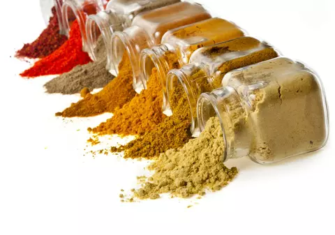 Cum păstrezi condimentele şi plantele aromate