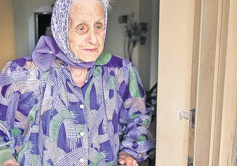 La împlinirea vârstei de 100 de ani, Gherghina, mama regretatului Ion Dolănescu, le transmite nepoţilor ei Ionuţ şi Dragoş: "Purtaţi-vă ca fraţii!"