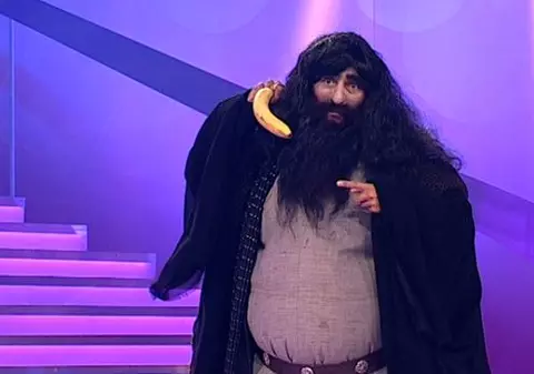 O vedetă autohtonă va merge pe picioroange deghizată în Hagrid din Harry Potter