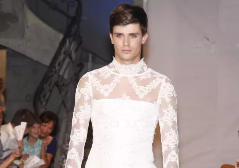 Dorin Negrău a vândut ROCHIA de MIREASĂ prezentată de un manechin BĂRBAT! Vezi cine a cumpărat-o și pentru ce!