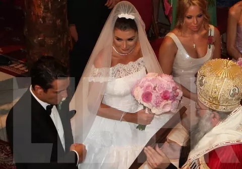 EBA și-a conceput singură rochia de mireasă, coafura și machiajul. Află ce spun stiliștii ei!