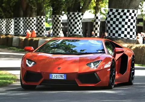 Elenii nu mai cumpără maşini de lux. Anul ăsta nu s-a vândut NICI UN FERRARI în Grecia