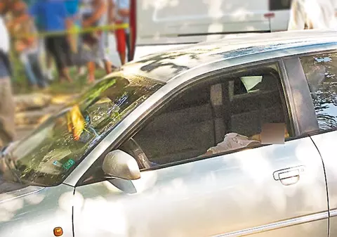 Supradoză sau crimă? O tânără de 17 ani, găsită moartă în autoturism