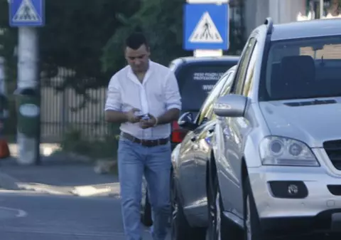 DE NECREZUT! Liviu Guță are oglinzi furate la mașină? | FOTO