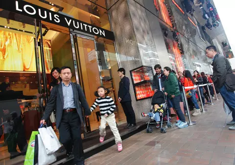 Chinezii, NOII NABABI AI LUMII! Cumpără un sfert din bunurile de lux la nivel mondial 