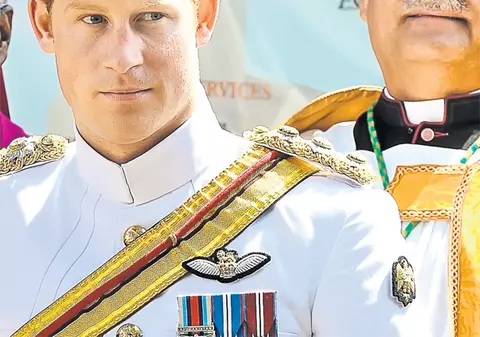 Prinţul Harry vrea să renunţe la titlu