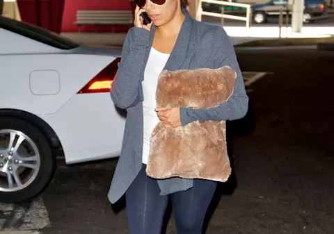 Eva Longoria, eşti somnambulă? Vedeta merge cu perna pe stradă! | FOTO