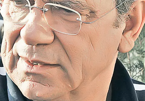 Chirurgul Adrian Molnar l-a operat ieri pe cord, timp de șase ore, pe fostul antrenor Emeric Ienei