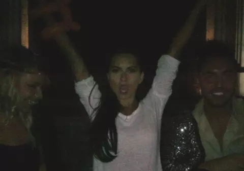 Inna, ne arăţi "PĂSĂRICA" DIN NOU? Uite cât de CRĂCĂNATĂ stă artista | FOTO