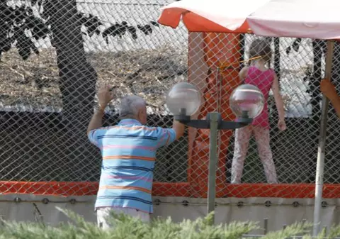 FOTO EXCLUSIV | IRINEL, topit după FIICA lui. A stat lipit de GARD, ca să vadă ce FIGURI ştie să facă IRINUCA pe trambulină