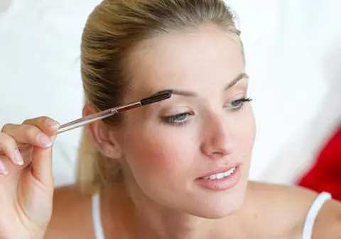 Știi să asortezi machiajul la culoarea părului?