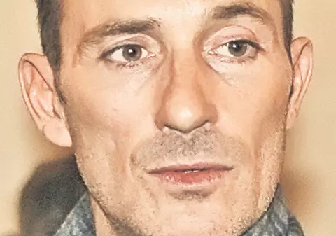 Mazăre, cu mama la teatru