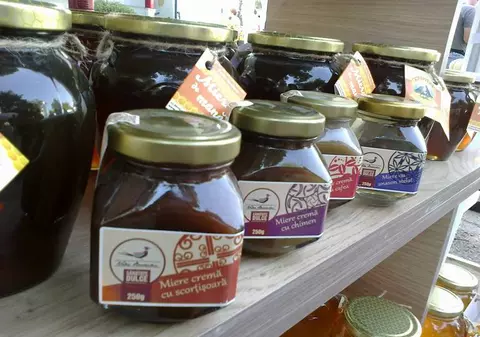 Târg de produse autohtone în parcul Alexandru Ioan Cuza