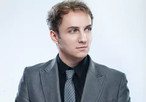 Trăistariu, obligat să urineze din copac în vacanță