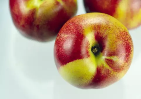 PRĂJITURĂ CU NECTARINE