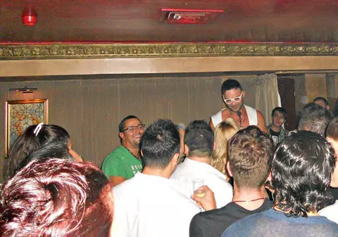 Stripper-ul Cornel Păsat a împlinit 39 de ani! Vezi ce PETRECERE DE POMINĂ a dat! FOTO 