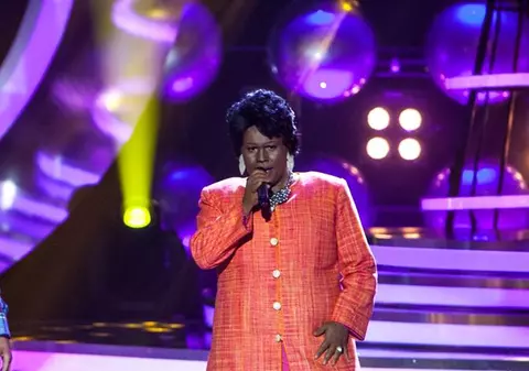 PARIU că NU GHICEȘTI cine e artistul de la noi care a intrat în pielea unei cântărețe de culoare? 