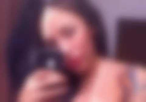 O cântăreață de la noi s-a pozat DEZBRĂCATĂ și complet NEMACHIATĂ. Îți place cum arată?