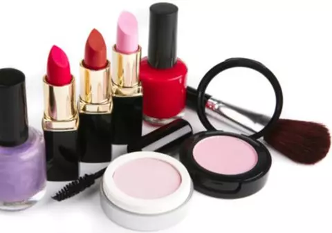 Top 5 nuanțe de ruj în trend toamna aceasta. Ție care ți se potrivește?