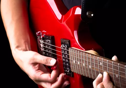 Culmea tehnicii: concert de chitară modificată genetic! 