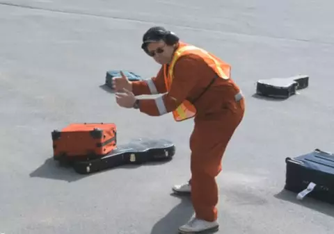INCREDIBL! Cum s-a răzbunat un american pe o companie aeriană, după ce a rămas fără... CHITARĂ | VIDEO SENZAŢIONAL