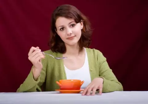 Dieta cu supă de varză. Slăbeşti 7 kg în 7 zile