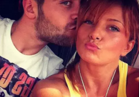 Își reface viața după divorț? Uite ce fericită este Sylvia cu TINERELUL CU CARE SE IUBEȘTE! FOTO