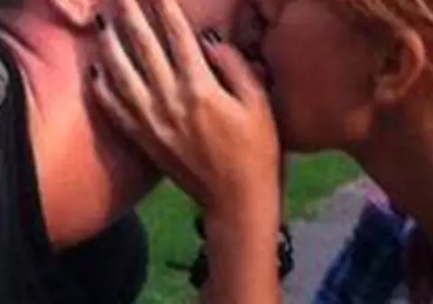 Ce dragoste pe ei! SYLVIA, SĂRUT PASIONAL cu IUBITUL MAI TINEREL! FOTO