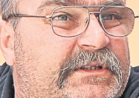 Tatăl lui Marian Cozma susţine că există o adevărată vânătoare de sportivi, după ce un tânăr handbalist a fost înjunghiat la Suceava