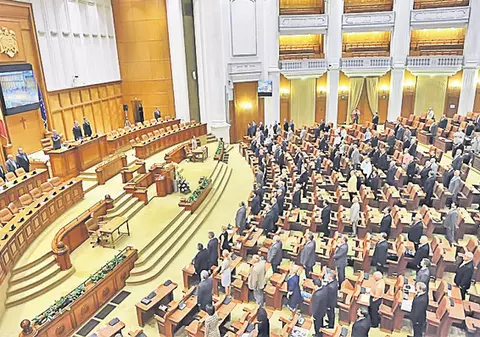 Deputații vor să elimine impozitul de 16% pe pensii. Plata asigurărilor de sănătate se va face de la buget