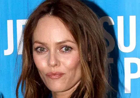 Vanessa Paradis și-a "tras" un iubit care SEAMĂNĂ cu Johnny Depp. Uite cum arată bărbatul care i-a furat inima!