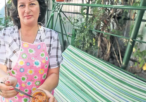 Zacusca făcută în casă, mai ieftină decât cea din magazin