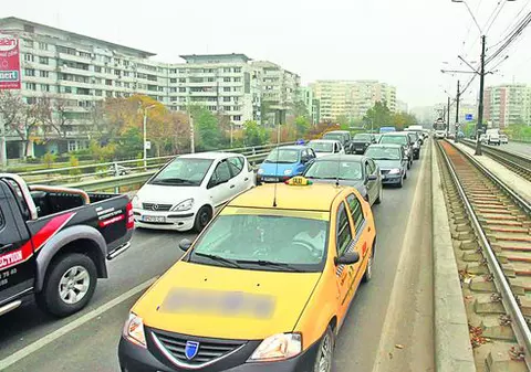 Caz şocant pe Podul Grant din Capitală. O femeie şi-a aruncat fetiţa dintr-un taxi aflat în mers