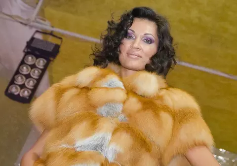 PRIMA IEŞIRE PUBLICĂ a Nicoletei după scandal! Ca să uite de supărare, Luciu s-a ÎNFĂŞURAT ÎNTR-O BLANĂ DE VULPE de câteva mii de euro! FOTO