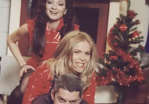 IMAGINI DE COLECŢIE! Au familii, copii şi sunt VEDETE în România, dar pe vremuri SE DISTRAU PE RUPTE! 