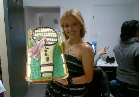 Simona Gherghe împlineşte azi 35 de ani. Iată ce cadouri a primit ÎN DIRECT! FOTO