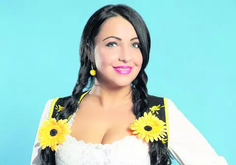 Folcloristele au prins gustul silicoanelor!