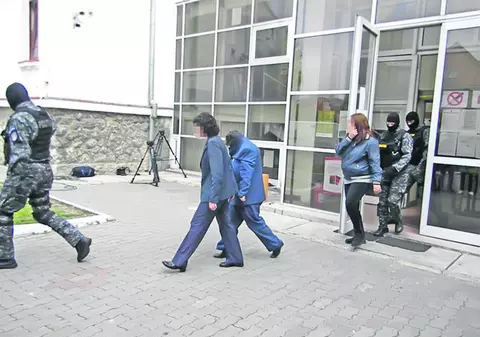 «Naşii» eliberaţi au plecat acasă cu... trenul!