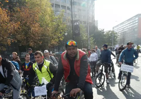 Cabral a participat la marșul bicicliștilor: "Vreau bandă pentru bicicletă, nu pistă!"