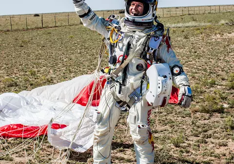 Experienţa lui Felix Baumgartner, care a făcut istorie sărind din spaţiu, nu a fost lipsită de emoţii | VIDEO
