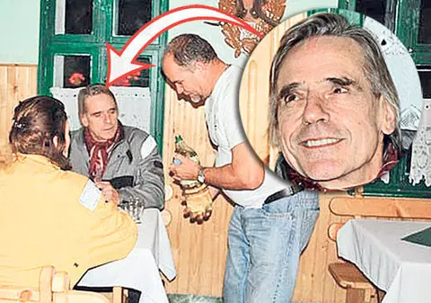 CELEBRU ACTOR de la Hollywood cu MOTOCICLETA prin Transilvania! PALINCA şi BUCATELE ROMÂNEŞTI L-AU DAT GATA!