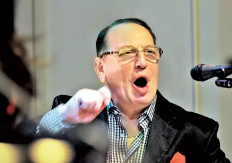 Petre Geambaşu, Doina Spătaru, Felicia Filip, şi Anca Ţurcaşiu aduc un omagiu romanţelor în cea de-a 45-a ediţie a Crizantemei de Aur