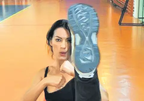 Solista Silvia Lăuneanu învaţă să-i caftească pe hoţi