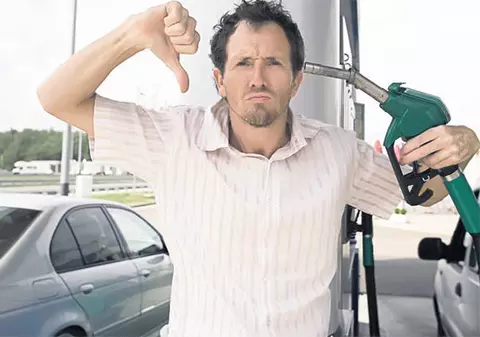 PETROM a scumpit carburanţii