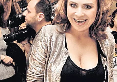 ADINA BUZATU, lăsată LEFTERĂ de asociată. TUPEUL FABULOS al STILISTEI a făcut-o să răzbată în afaceri