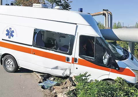 Uite cum a oprit ambulanța!